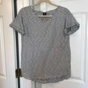 Gap Maternity Tee - Size Medium - Great Condition - Rolled Detail on sleeve